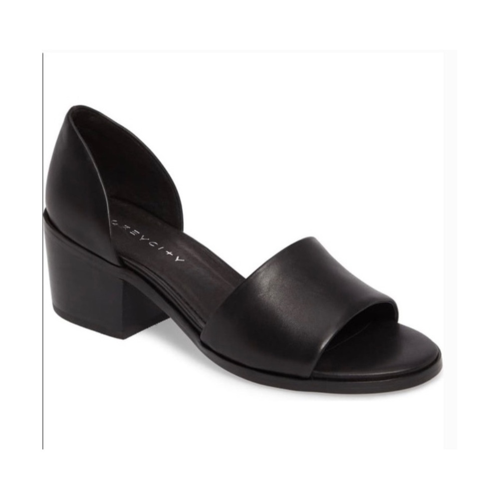 Grey City Ditty Sandal-Black